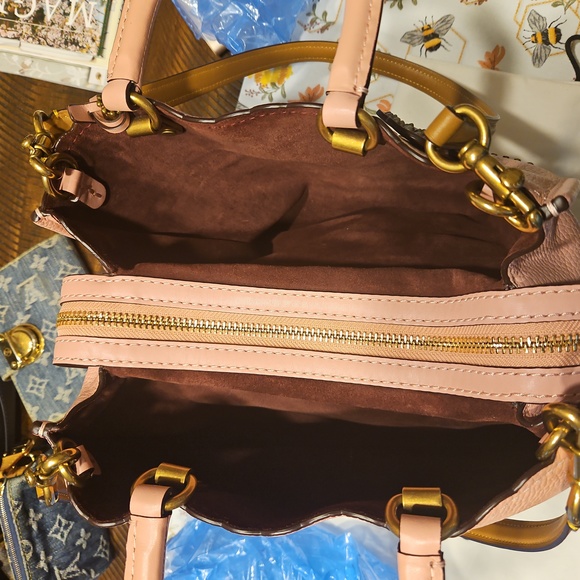 Coach Tea Rose Rogue Set - Picture 8 of 16